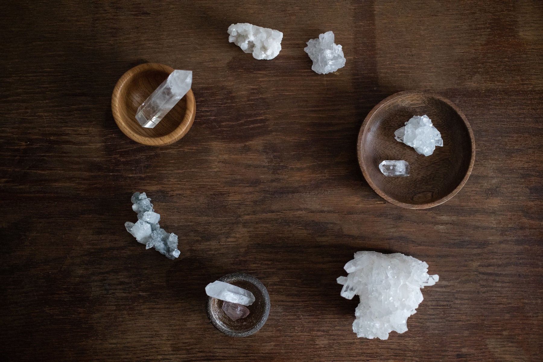 Clear quartz crystals for a guide to water and sunlight safety