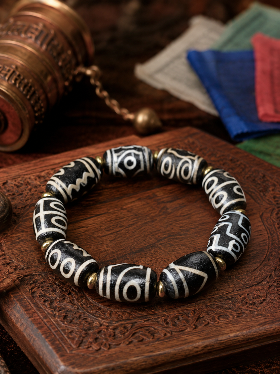 Kailora gift-ready packaging for Black & White Dzi Bead Bracelet detail view 5 | Kailora