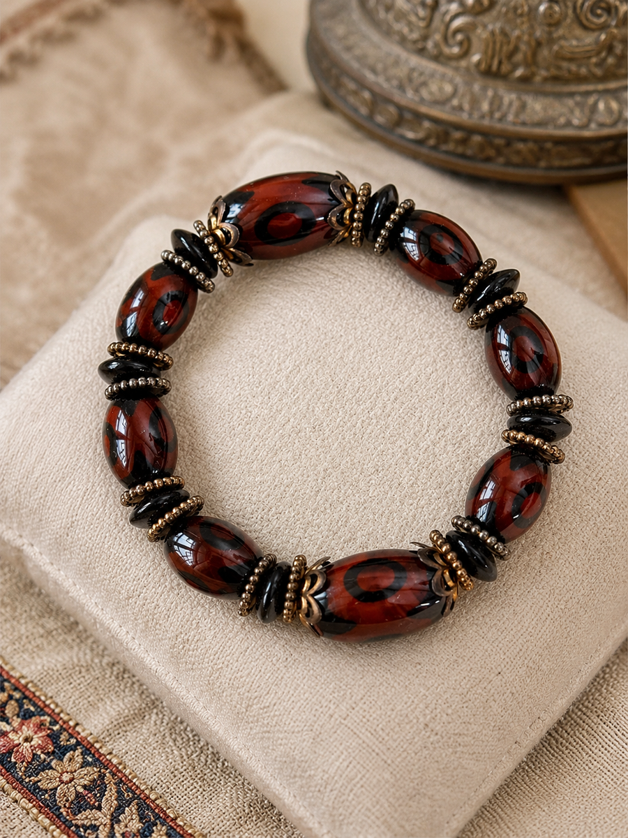 Elastic stretch construction and natural agate Dzi bead details on Kailora awakening bracelet detail view 4 | Kailora