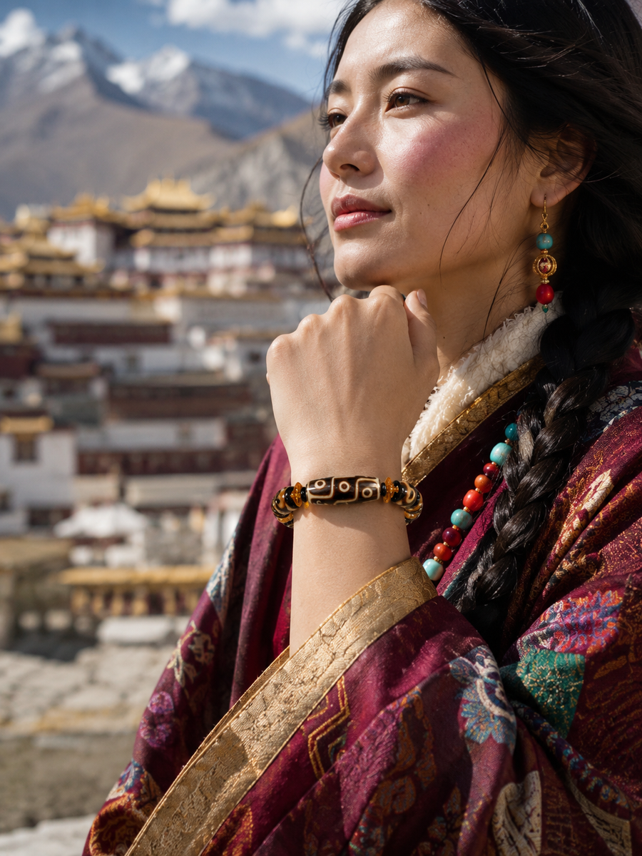 Kailora packaging for natural agate Dzi intuition bracelet detail view 5 | Kailora